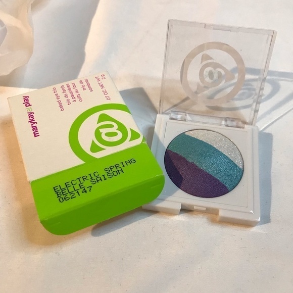 🎉RARE🎉 MARY KAY AT PLAY BAKED TRIO EYE SHADOW IN ELECTRIC SPRING - Picture 1 of 3